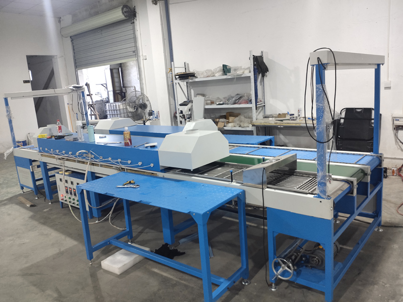 Línea de producción automática de alfombrillas para barras Máquina para fabricar etiquetas con logotipo de parche de PVC de caucho blando
