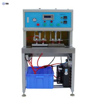 Máquina automática de moldeo de muñecos y llaveros de etiquetas 3D de dos lados para productos de goma y pvc